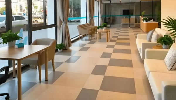 你属于我，酋长近端锋凯尔西首次晒出与霉霉恋爱后的甜蜜合照